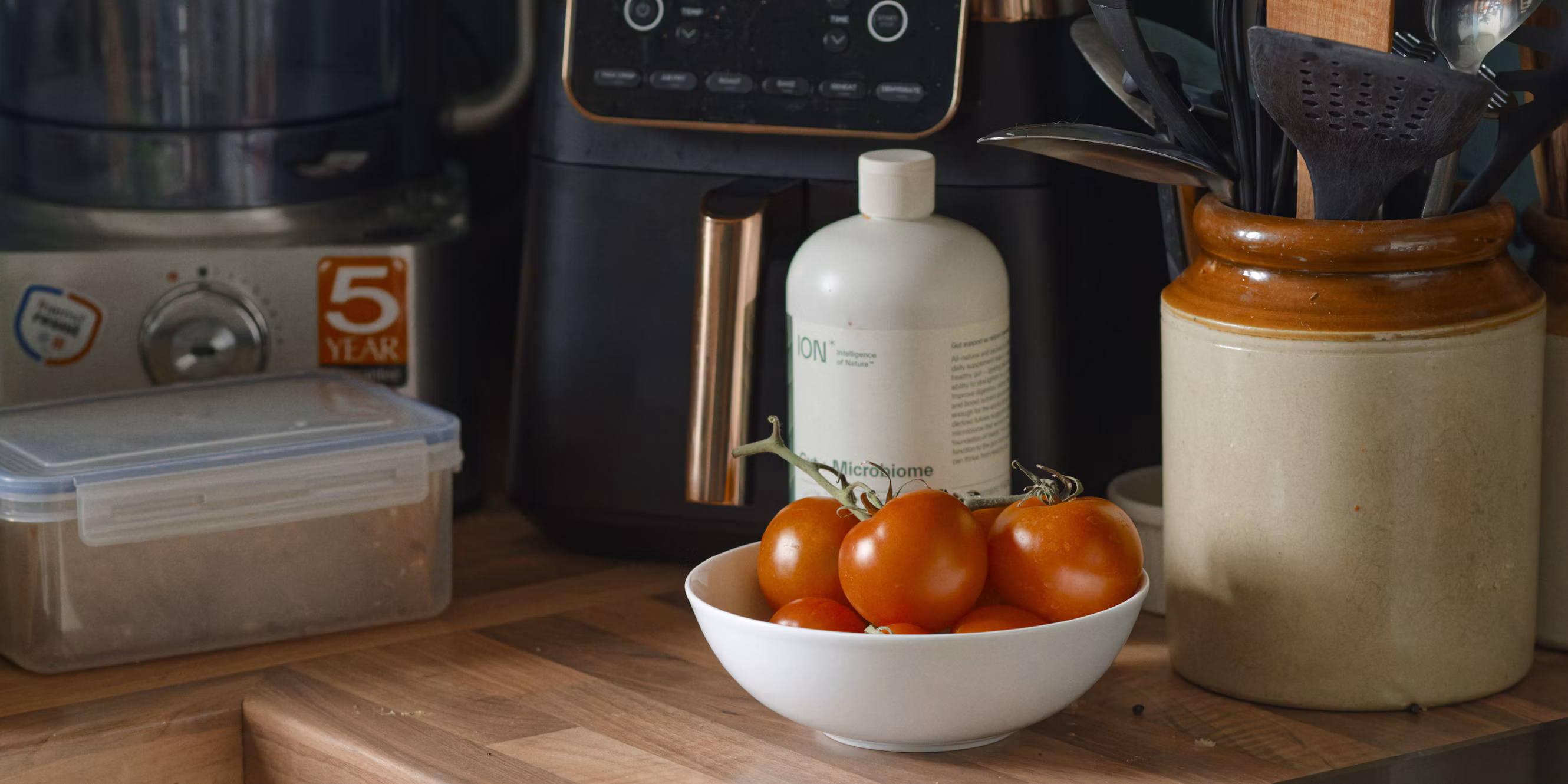 Tomatoes and appliances on a kitchen counter
